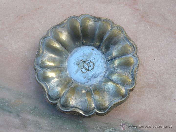 Aschenbecher: PEQUE&Ntilde;O CENICERO LOBULADO - METALICO