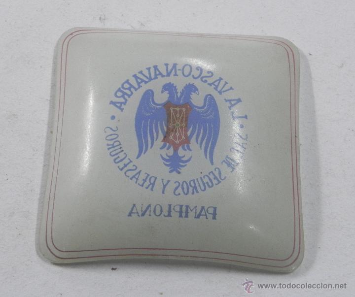 Ceniceros: ANTIGUO CENICERO DE CRISTAL CON PUBLICIDAD LA VASCO-NAVARRA S.A.E.SEGUROS Y REASEGUROS - PAMPLONA - - Foto 2