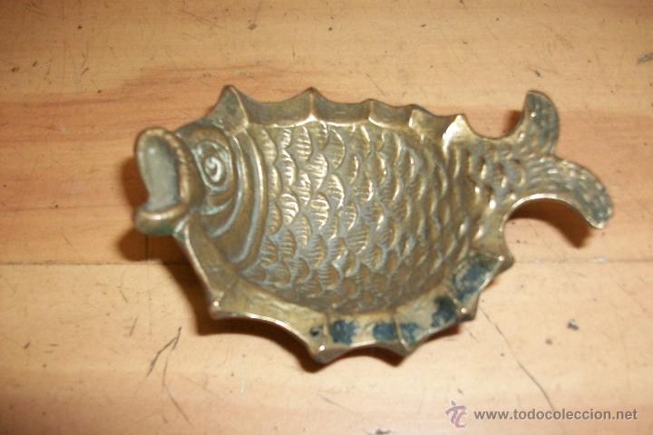 Ceniceros: CENICERO DE BRONCE FORMA DE PEZ - Foto 1