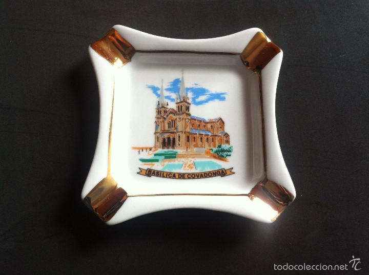 Cendriers: Cenicero de porcelana, filo en oro, recuerdo Bas&iacute;lica de Covadonga. Como nuevo! 10 x 10 cm