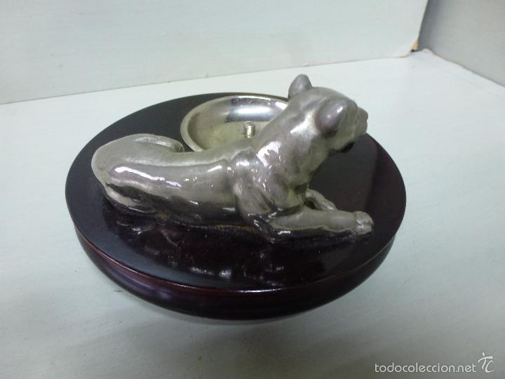 Ceniceros: Cenicero, de madera y acero, aleg&oacute;rico al perro o la pantera - Foto 3