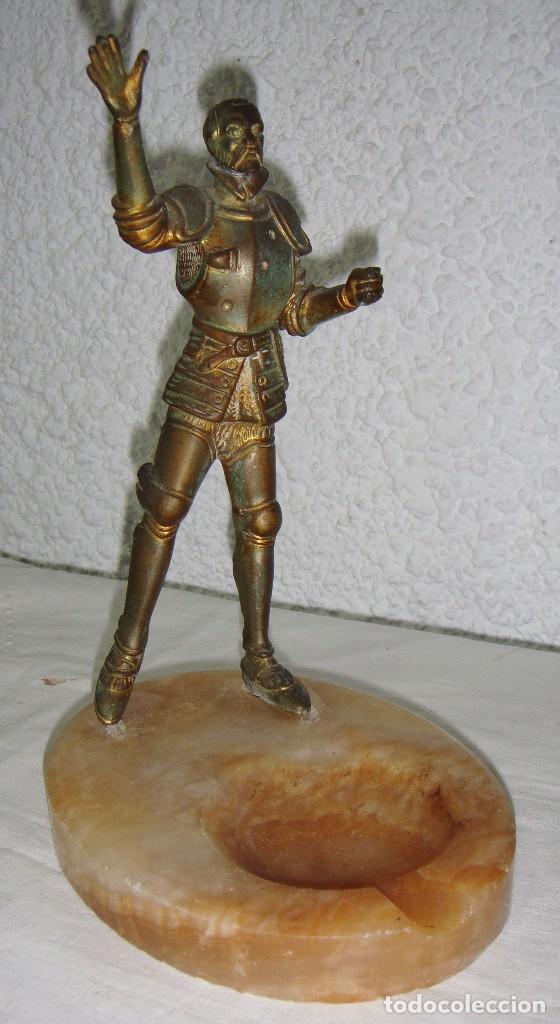 Ceniceros: Cenicero con figura de Don Quijote. M&aacute;rmol y bronce. Espa&ntilde;a, ca. 1950