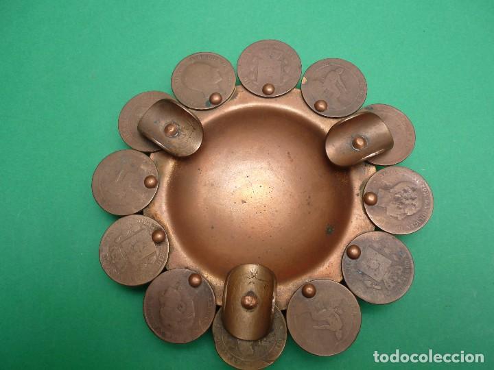 Ashtrays: Cenicero dorado