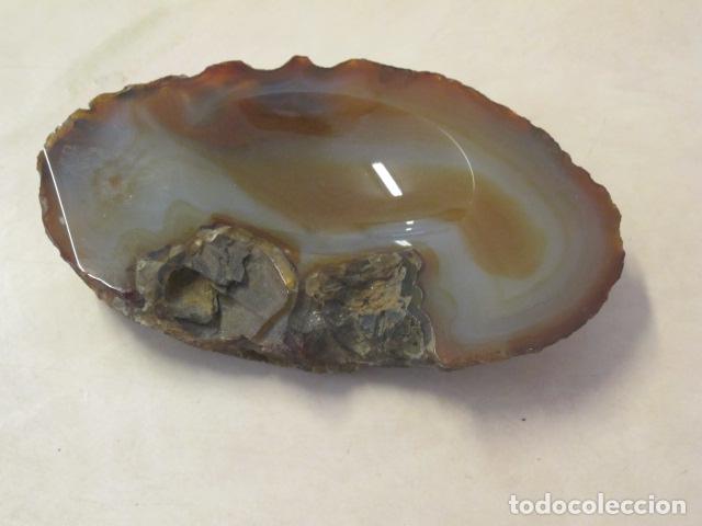 Ceniceros: Cenicero. Piedra pulida