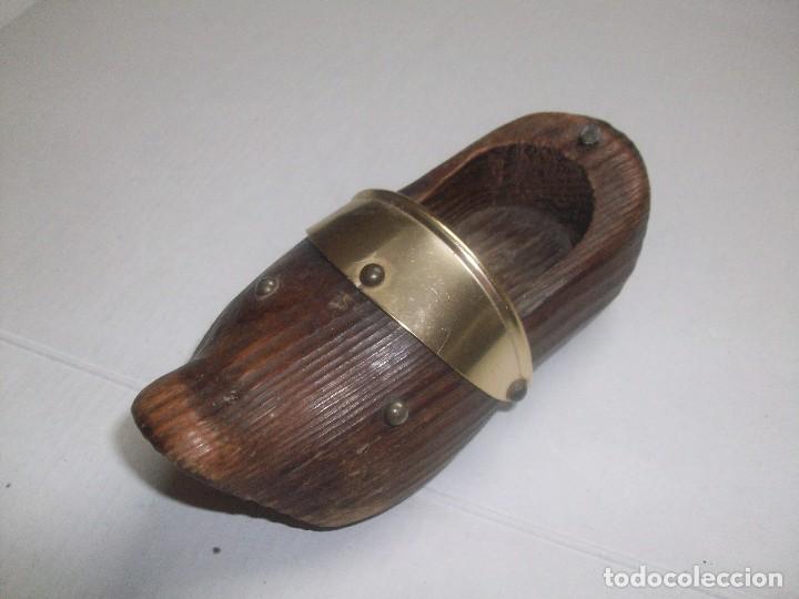 Ceniceros: cenicero zueco de madera - Foto 2