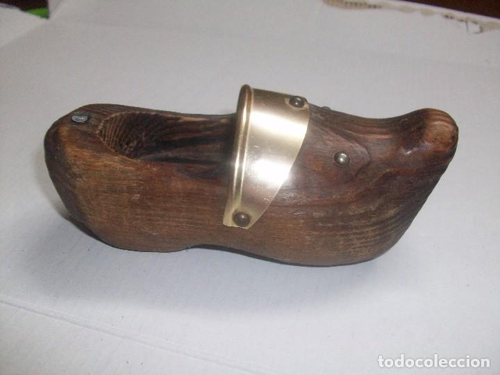 Ceniceros: cenicero zueco de madera - Foto 3