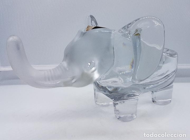 Ceniceros: Cenicero antiguo con forma de efefante en cristal prensado mate y brillante con plata de ley