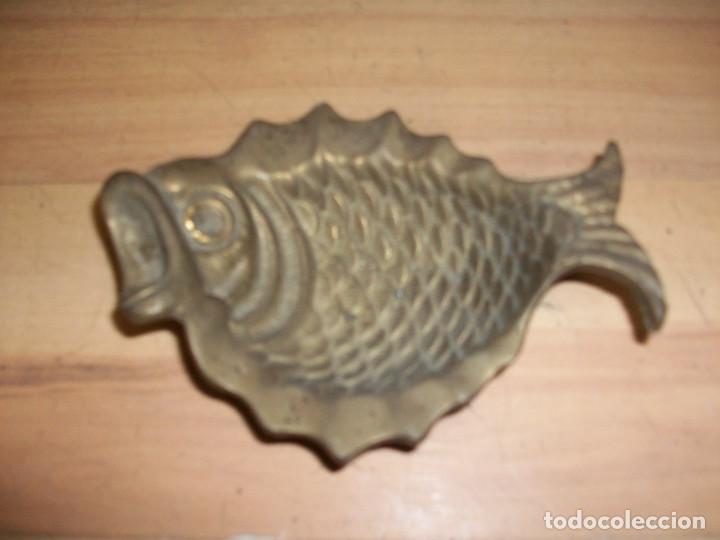ANTIGUO CENICERO CON FORMA DE PEZ