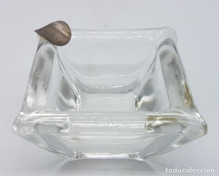 Ceniceros: Cenicero antiguo cuadrado en cristal y plata de ley contrastada.