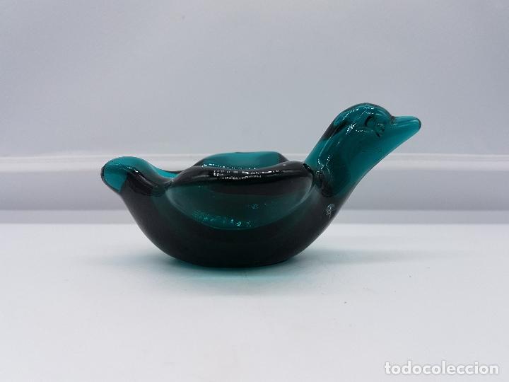 Ashtrays: Cenicero antiguo de cristal estilo murano de tono verde azulado con forma de p&aacute;jaro volando.