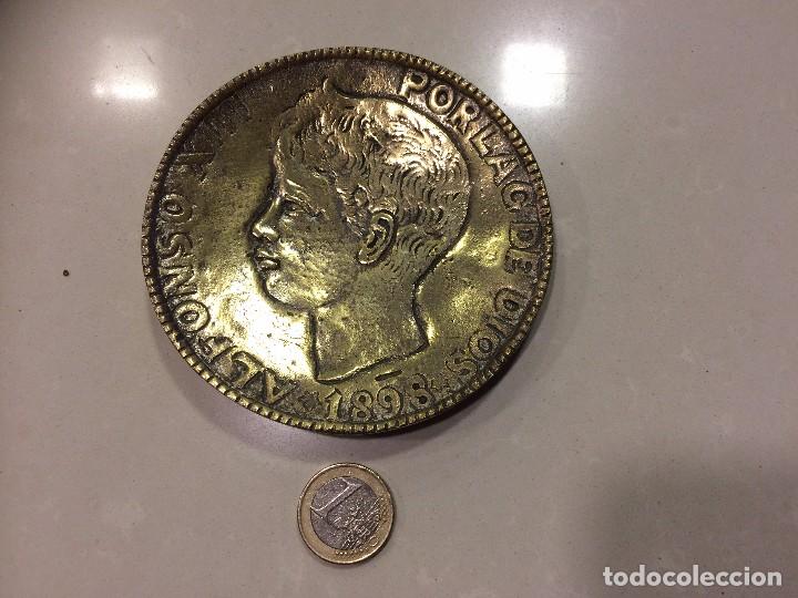 Ceniceros: CENICERO DE BRONCE EN FORMA DE MONEDA - ALFONSO XIII - Foto 1