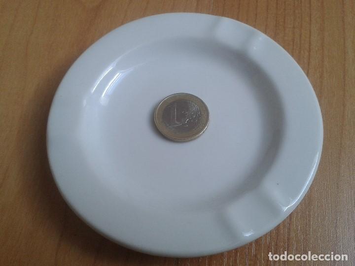 Ceniceros: Cenicero de cer&aacute;mica -- Blanco - Foto 1