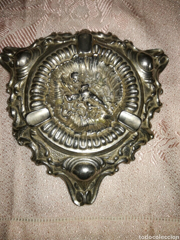 Ashtrays: Antiguo cenicero de metal