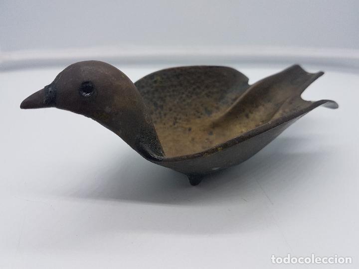 Cendriers: Antiguo cenicero de bronce con forma de paloma fabricado en Israel.