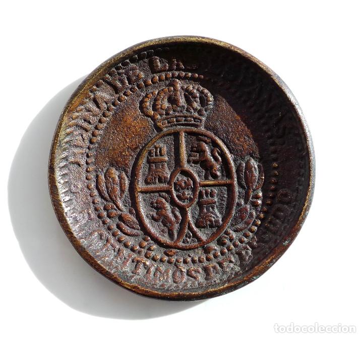 Ceniceros: PRECIOSO PLATITO DECORATIVO EN BRONCE CON ESCUDO DE ESPA&Ntilde;A - REINA DE LAS ESPA&Ntilde;AS 7,3 CM DE DI&Aacute;METRO