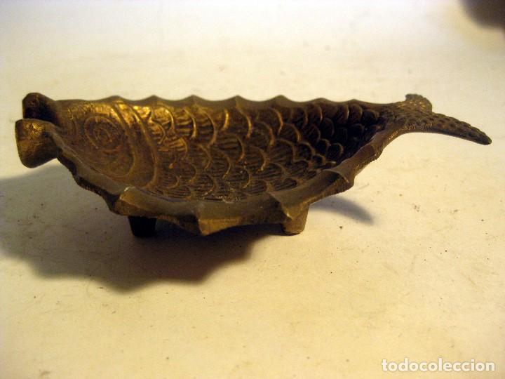Ceniceros: CENICERO VINTAGE DE BRONCE FORMA DE PEZ - Foto 2