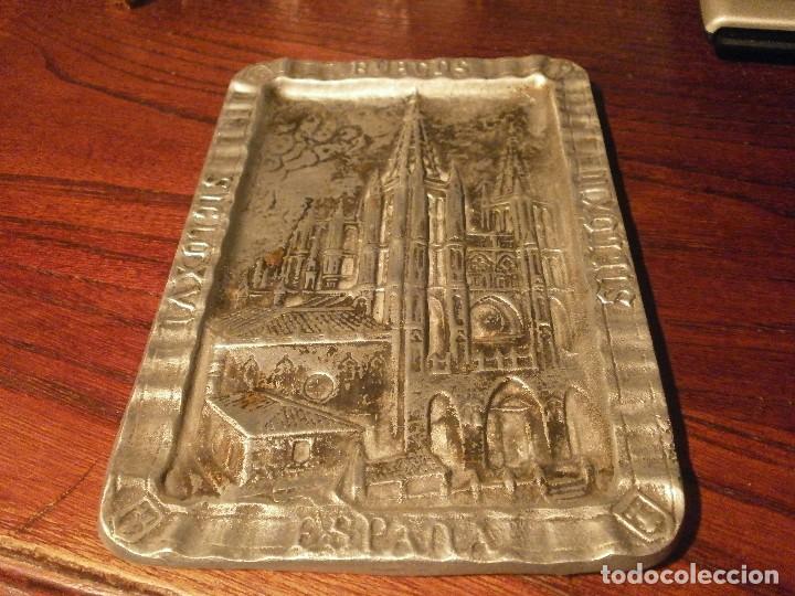 Ashtrays: Cenicero metal peltre relieve Catedral de Burgos Espa&ntilde;a Siglo XVI - XVIII medida 15 X 10 cm.