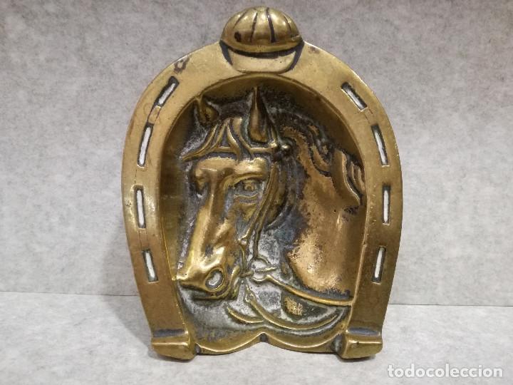 Cendriers: ANTIGUO CENICERO DE BRONCE / LATON, FORMA DE HERRADURA / CABALLO