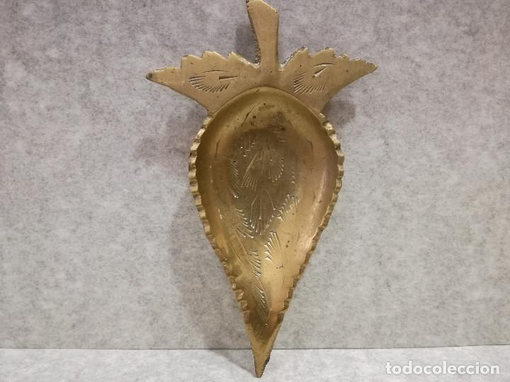Ashtrays: ANTIGUO CENICERO DE BRONCE / LATON, FORMA DE RABANO