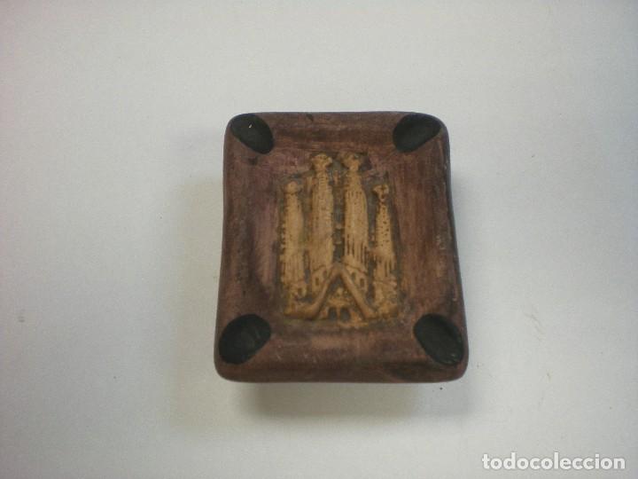 Aschenbecher: cenicero barro con catedral 5,5x8cm