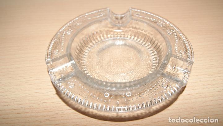 Ceniceros: Cenicero de cristal con relieves - Foto 1