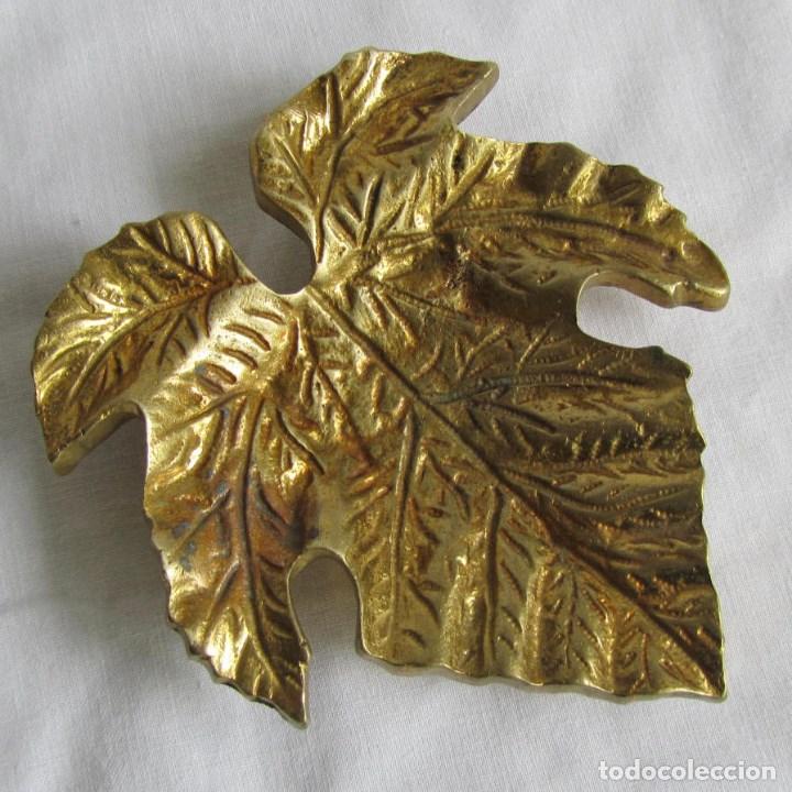 Portacenere: Cenicero de bronce en forma de hoja de parra