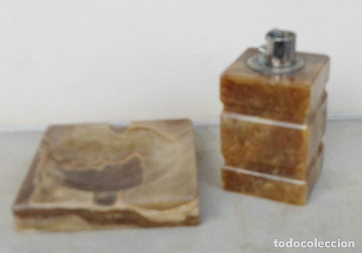 Ceniceros: Pareja compuesta de cenicero  y encendedor, en piedra dura