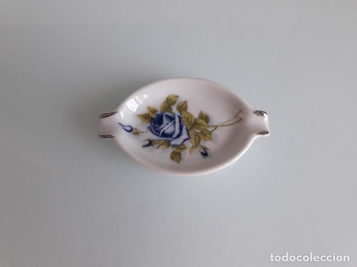 Ceniceros: ANTIGUO CENICERO DE PORCELANA ESMALTADA Y DECORADA - FORMA OVALADA - VINTAGE