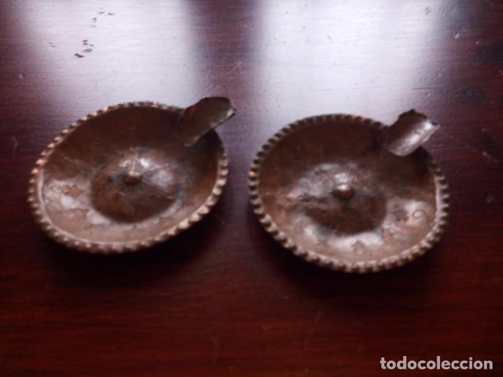 Ceniceros: Pareja de ceniceros metal con relieve. - Foto 1