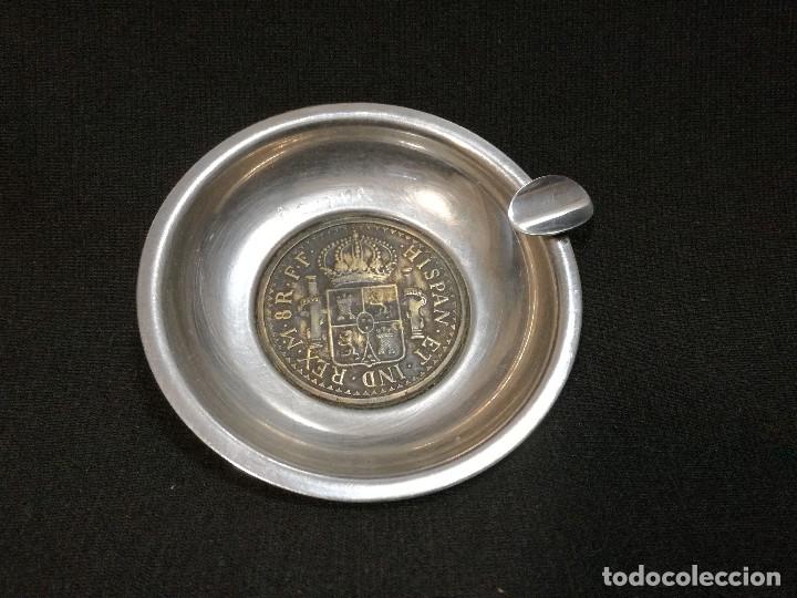 Cendriers: ANTIGUO CENICERO DE ACERO Y LATON - INSCRIPCION DC 19 170 - ESCUDO MONEDA HISPAN ET IND REX M 8R F F