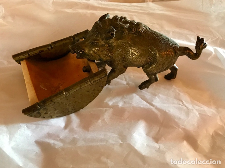 Ceniceros: Antigua Escultura de Bronce para Limpieza de Pipas