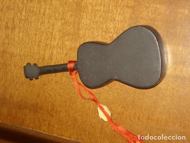 Ceniceros: CENICERO DE BRONCE CON FORMA DE GUITARRA. - Foto 5
