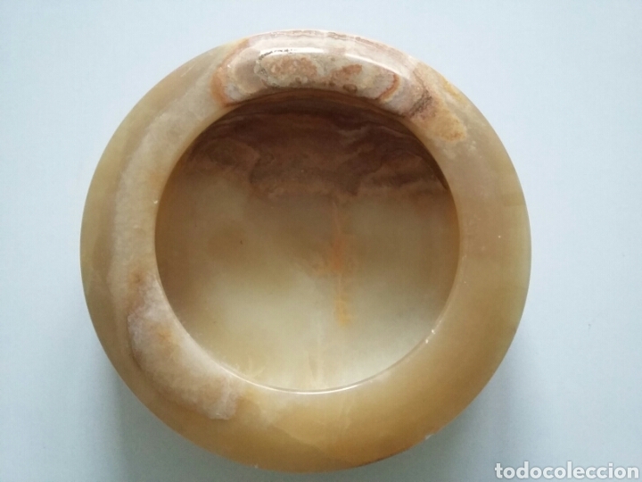 Ashtrays: Cenicero antiguo de alabastro
