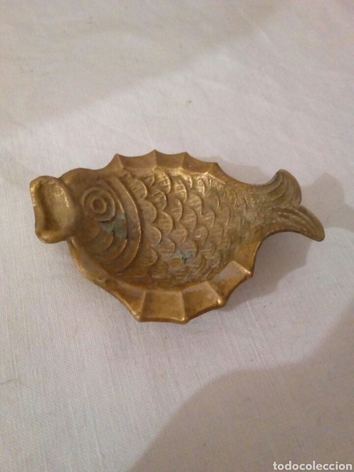 Ashtrays: Cenicero de bronce en forma de pez