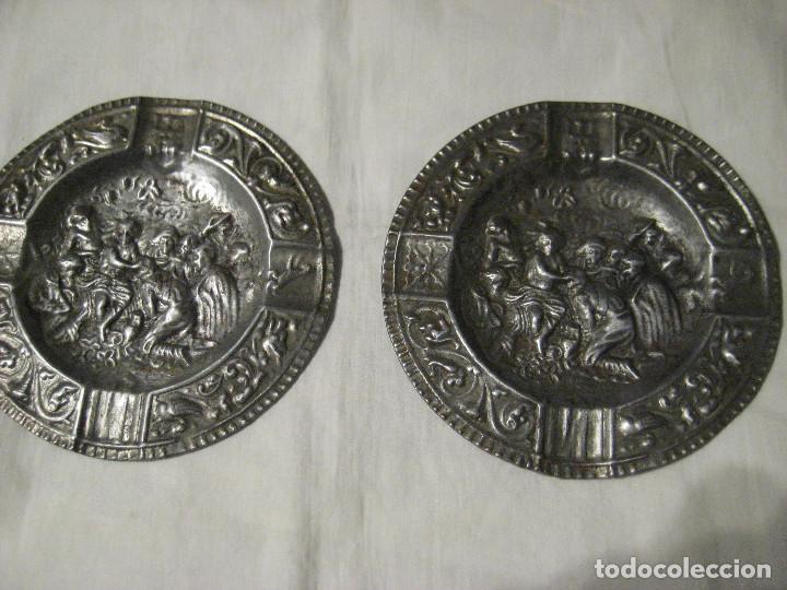 Ceniceros: ANTIGUA PAREJA DE CENICEROS CON ESCENA DEL CUADRO DE VEL&Aacute;ZQUEZ, LOS BORRACHOS, A&Ntilde;OS 50
