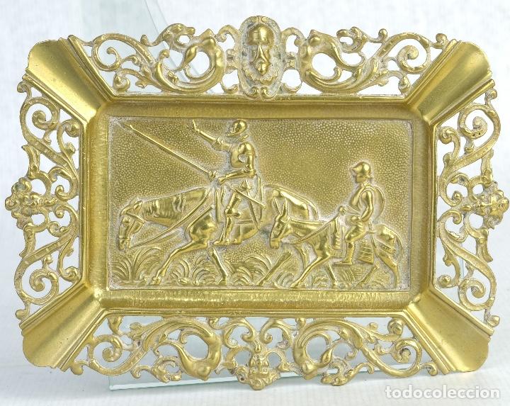 Ceniceros: Cenicero en bronce con relieve El Quijote