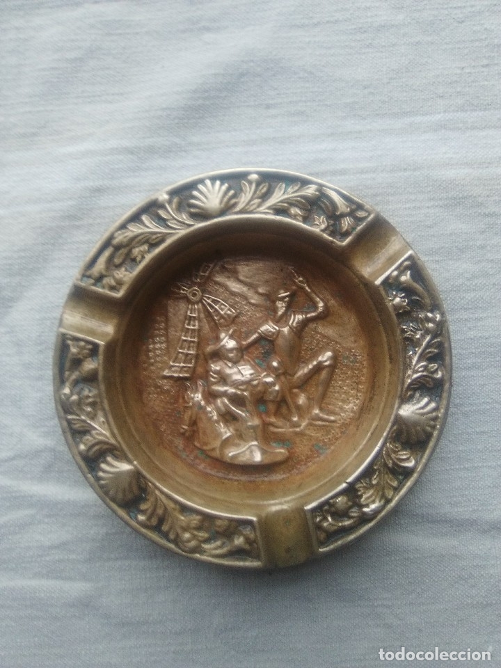 Ashtrays: antiguo cenicero de bronce motivo del quijote