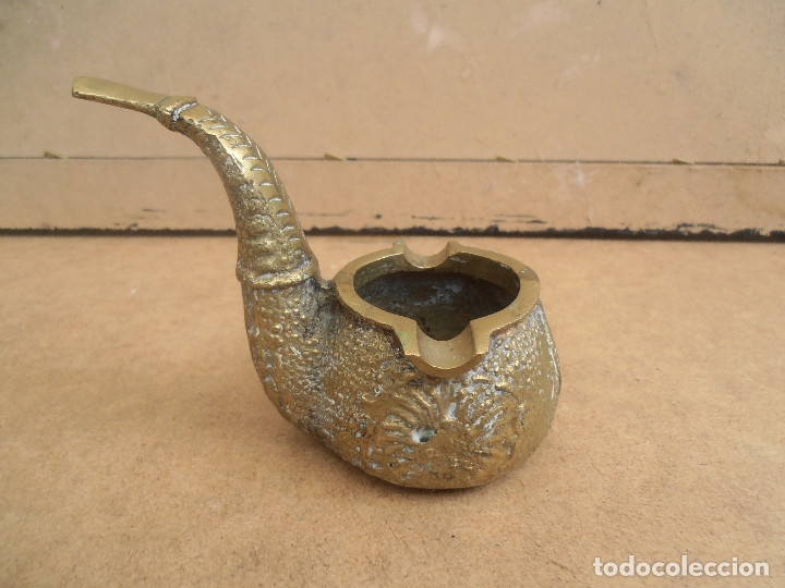 Ashtrays: ANTIGUO CENICERO DE BRONCE MACIZO EN FORMA DE PIPA.