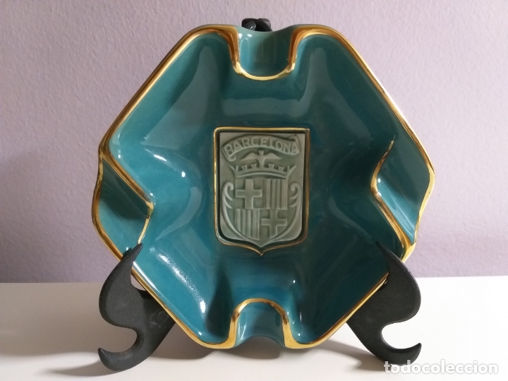 Ceniceros: Cenicero con el escudo de Barcelona. - Foto 1