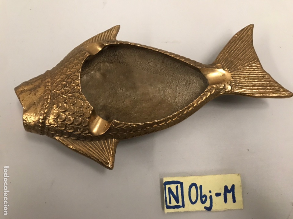 Ceniceros: ANTIGUO CENICERO PEZ DE BRONCE - Foto 1