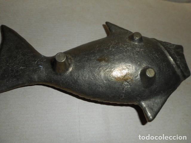 Ceniceros: Cenicero bronce en forma de pez - Foto 2