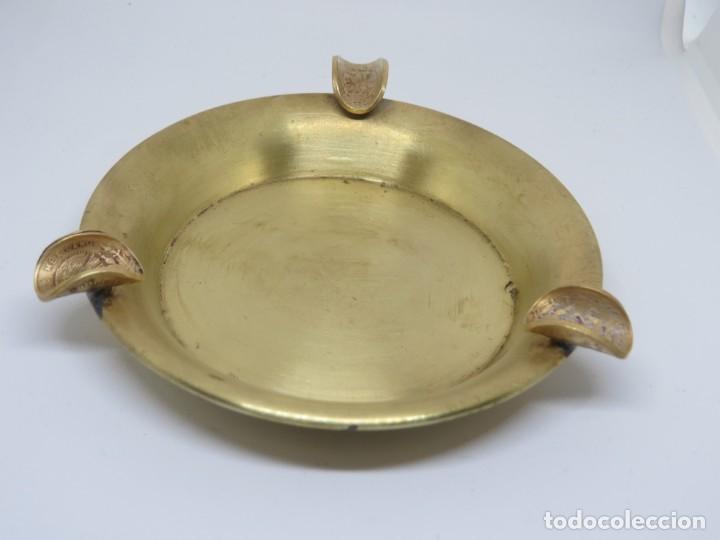 Ceniceros: Cenicero