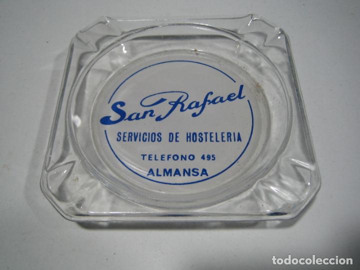 Aschenbecher: Antiguo cenicero con publicidad. Servicios de Hosteler&iacute;a San Rafael. Almansa