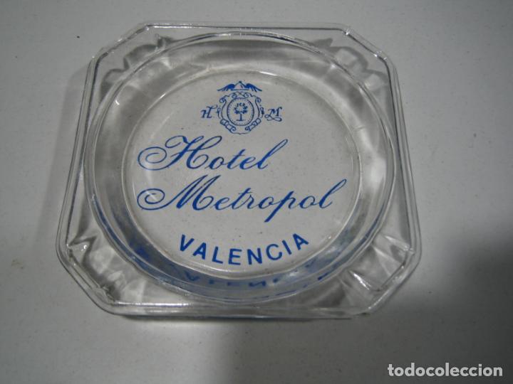 Ceniceros: Antiguo cenicero con publicidad. Hotel Metr&oacute;poli. Valencia