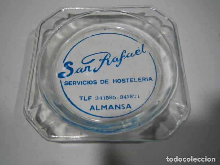 Aschenbecher: Antiguo cenicero con publicidad. Servicios de hosteler&iacute;a San Rafael. Almansa