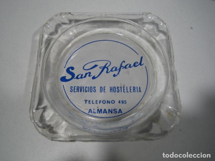 Aschenbecher: Antiguo cenicero con publicidad. Servicios de hosteler&iacute;a San Rafael. Almansa