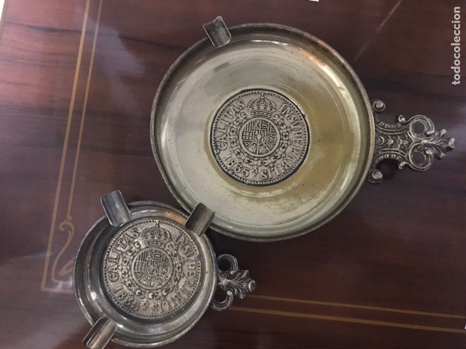 Ashtrays: LOTE DE 2 ceniceros con escudo her&aacute;ldico