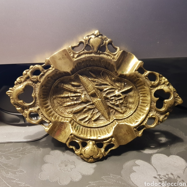 Cendriers: Cenicero bronce motivo remo/piragua/canoa/ancla. 16x12xm