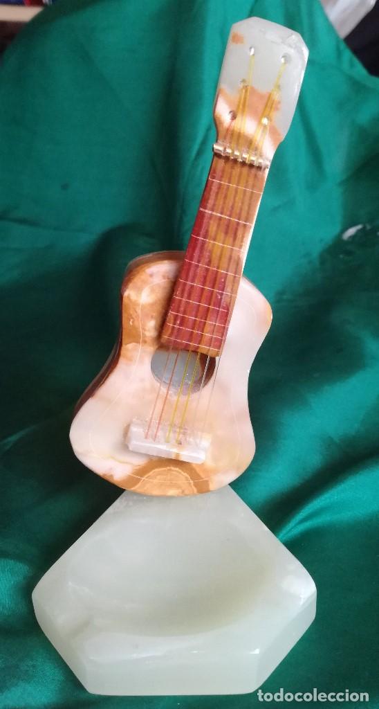 GUITARRA CENICERO DE ONIX