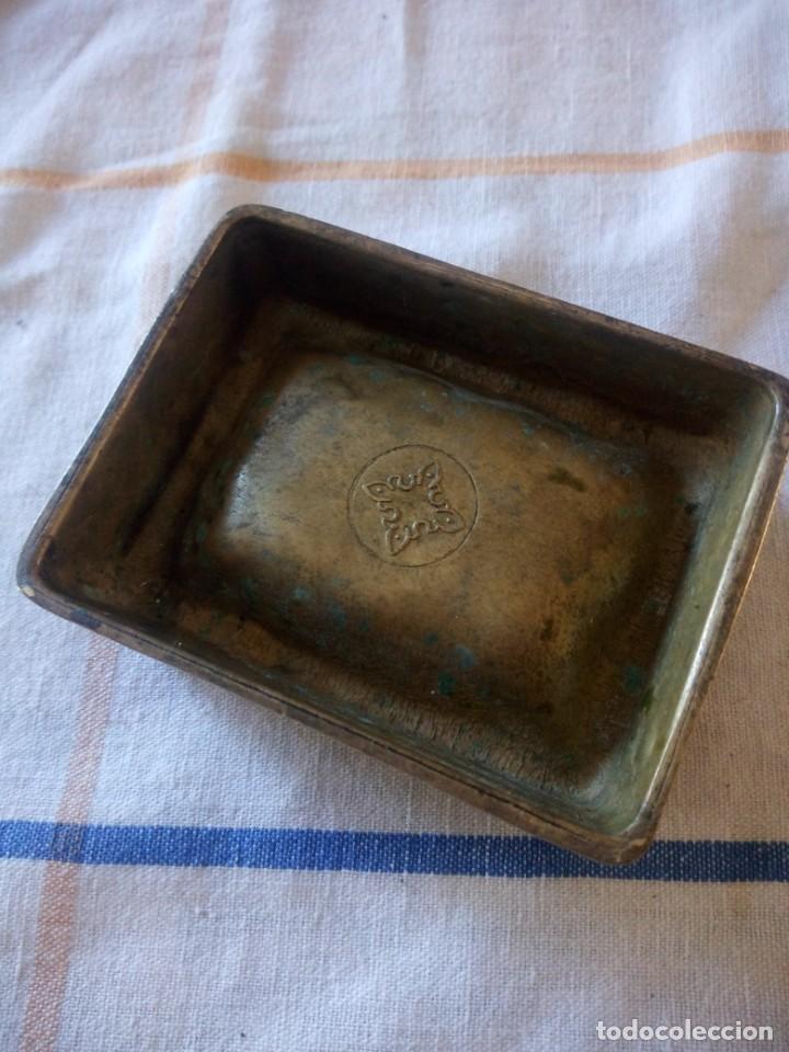 Ceniceros: Antiguo cenicero hecho de bronce. - Foto 4